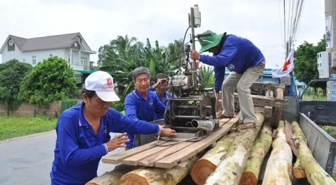 Impoverished farmers build homes for those more needy