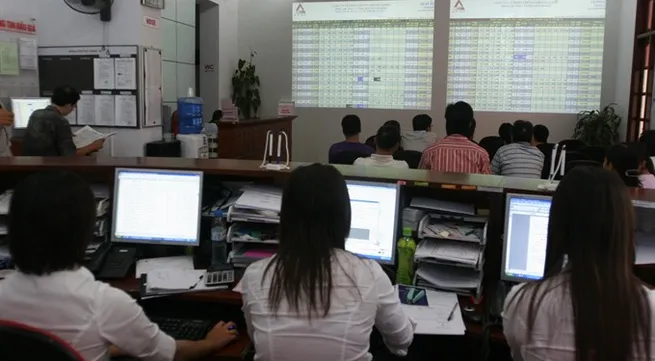 Market rebounds on blue chips