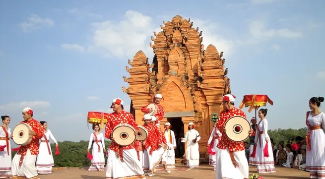 Cham people celebrate Kate Festival