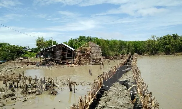Landslides plague seaside areas in Kien Giang province