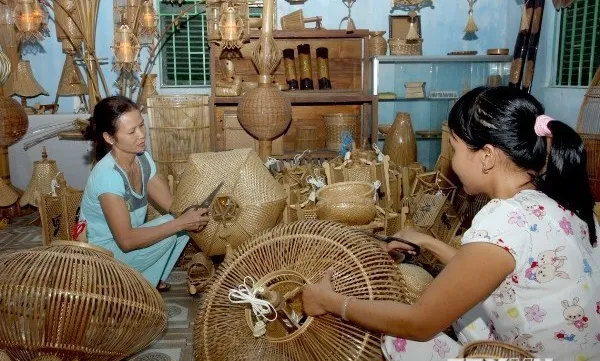 Hue festival honours traditional crafts