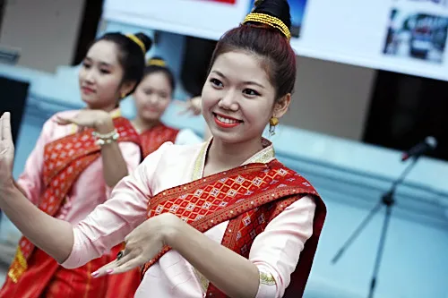 Friendship between Vietnamese teachers and Lao Students