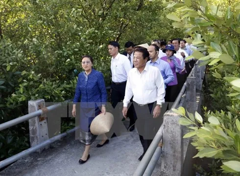 Lao parliament leader concludes official visit to Vietnam