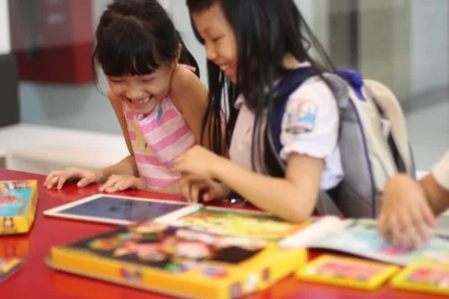 3D books recreate autumn festival