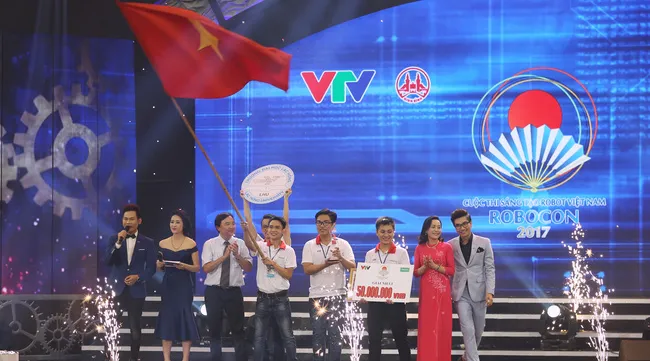 LH NICESHOT team from Lac Hong University crowned Robocon Vietnam 2017 champion