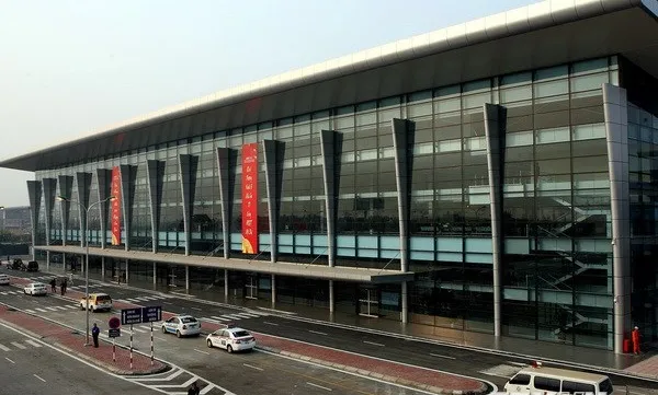 Tan Son Nhat airport to build new aprons