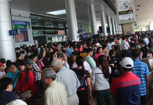 Traffic pressure on Tan Son Nhat airports during Tet