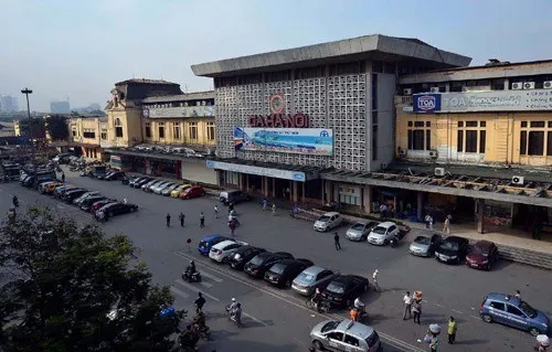 Hanoi asked to evaluate traffic density around railway station