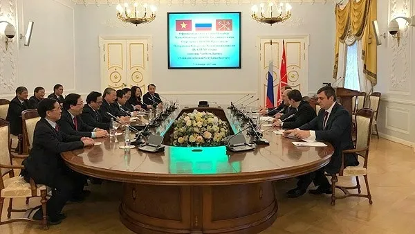 Politburo member Vuong wraps up visit to Russia