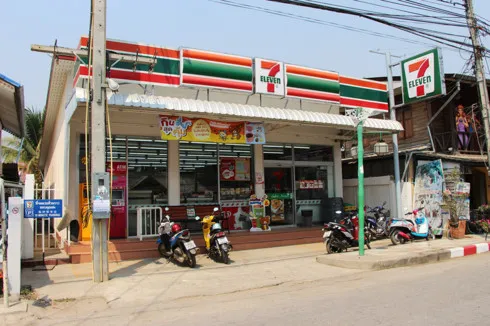 Competition heats up as convenience stores race for dominance in Vietnam