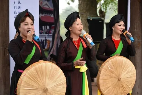 Lim festival helps preserve Quan Họ singing