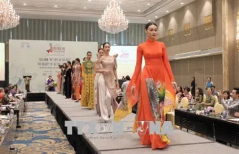 Charm of traditional Ao Dai highlighted at HCM City talks