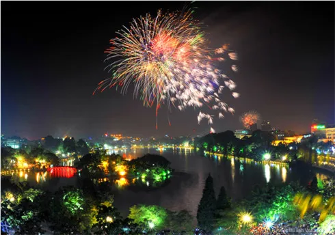 Firework shows to light up Hanoi skies during Tet