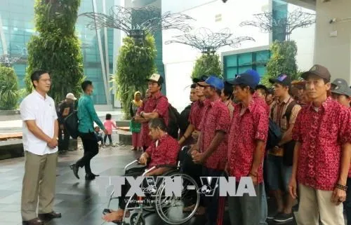 Indonesia returns 42 detained Vietnamese fishermen