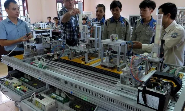 Vietnam could lose 5 million jobs to robots by 2020: ILO