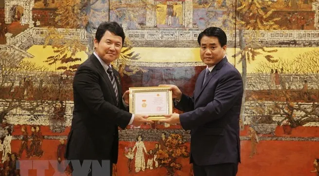 Japanese deputy ambassador honoured with Hanoi’s insignia