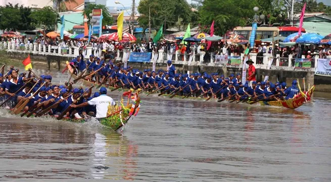 Khmer people in Tra Vinh celebrate Ok Om Bok Festival