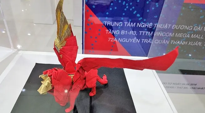 Vietnamese artists wing up Japanese origami art