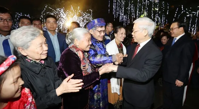 Party chief welcomes New Year with Hanoi’s residents