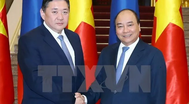 PM Nguyen Xuan Phuc welcomes Mongolian Parliament Chairman