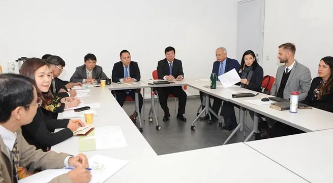 VN, Mexico share experience in personnel training, public administration