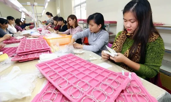 Vietnam boosts trade ties with strategic partners