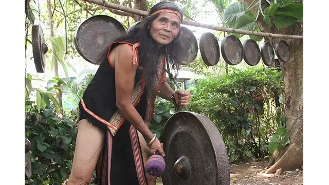 Artisan preserves Ba Na gong soul in Ngoc Bay