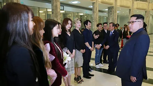 Kim Hong Un attends rare concert by South Korean entertainers