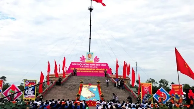 Flag-raising ceremony marks National Reunification day