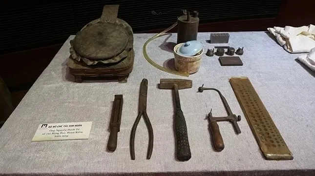 More than 1,000 artefacts and documents donated to Hanoi Museum