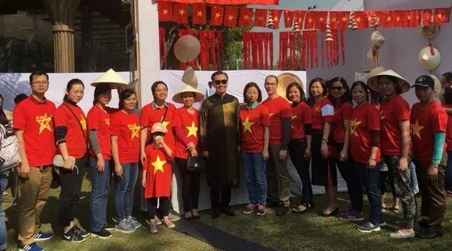 Vietnam joins international charity bazaar in Indian capital