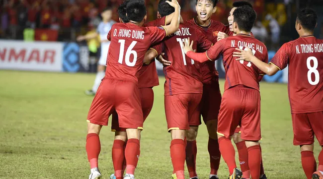 Vietnam edge past the Philippines in AFF Cup semifinal first leg