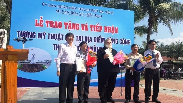 Ceremony held to celebrate 2 new sculptures in Da Nang city