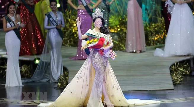 Vietnamese beauty crowned Miss Earth 2018