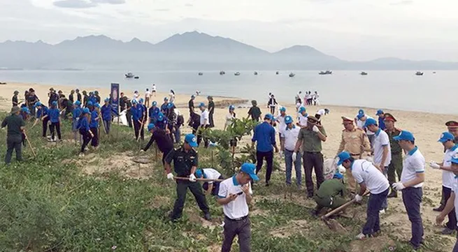 Ocean cleanup campaign