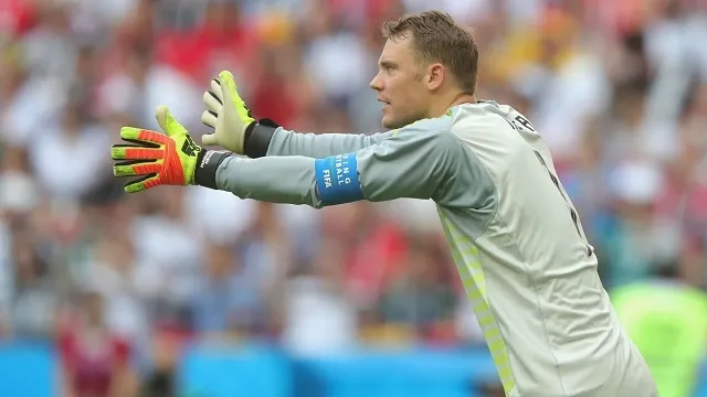 Struggling Neuer symbolic of Germany crisis