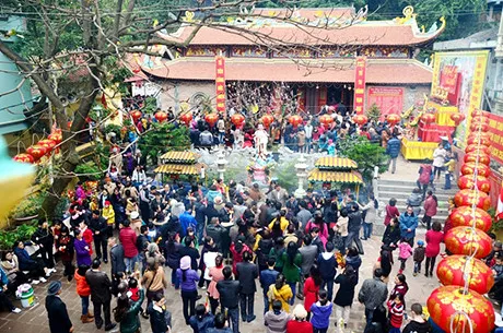 Buddhist temples packed with visitors during Tet