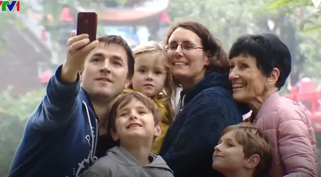 Vietnam receives award in World Travel Awards 2018