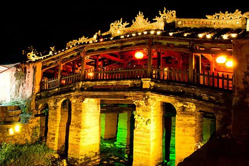 Solar powered lighting project switched on in Hoi An