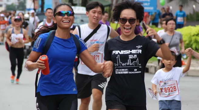 More than 10,000 people join Fund Run for Charity in HCM City