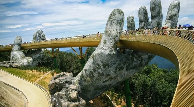 Da Nang's golden bridge goes viral