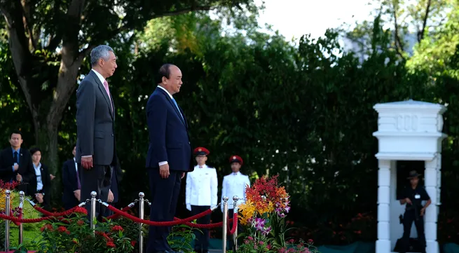 Vietnam, Singapore satisfied with thriving relations