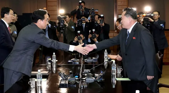 South Korean minister departs for the north to discuss summit