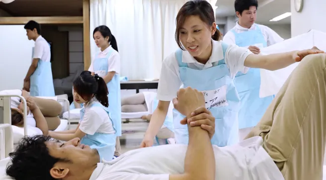 Japan agrees to accept 10,000 Vietnamese caregivers