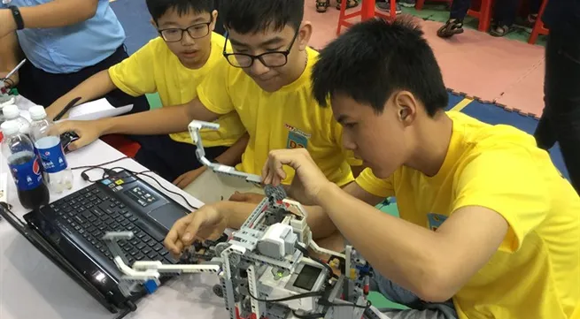 Students of Lê Ngọc Hân Primary School win top prizes in Robothon Contest 2017