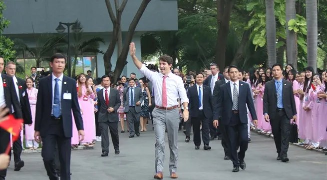 Trudeau meets leader, students in HCMC