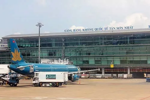 Transport Minister calls for urgent increase in capacity for Tân Sơn Nhất Airport