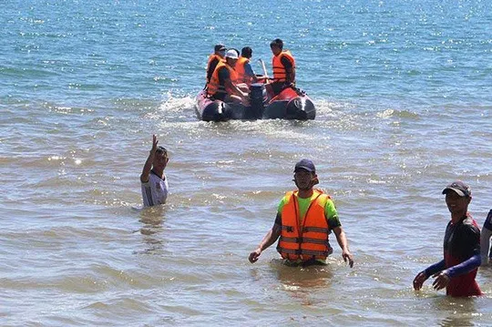 Waves wash away two brothers in Quảng Ngãi