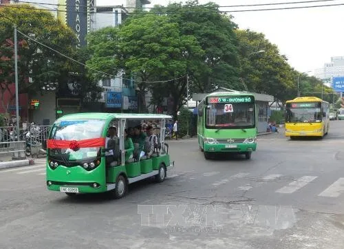 Electric-buses to pick up passengers at water-bus stations