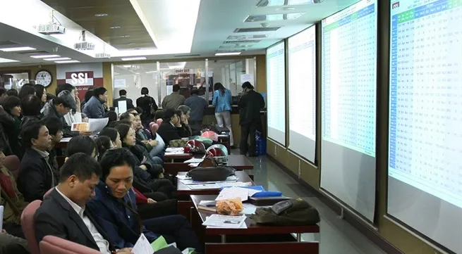 VN-Index advances on bank stocks